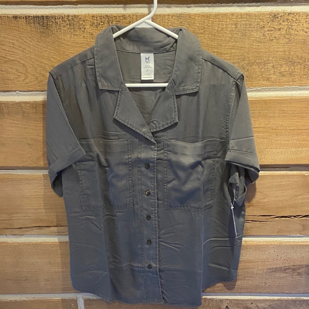 Men's Gray Button-Up Shirt